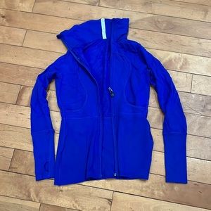 Lululemon size 6 blue jacket.